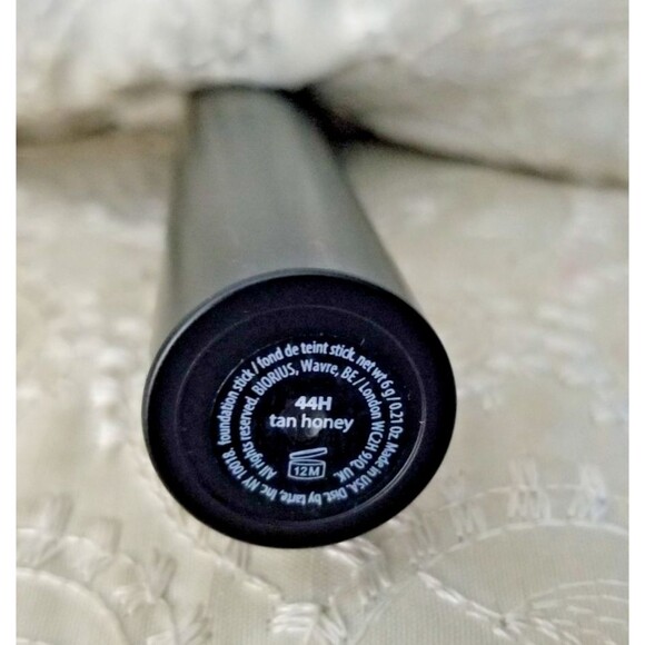 Tarte maneater poreless stick foundation - Picture 3 of 14